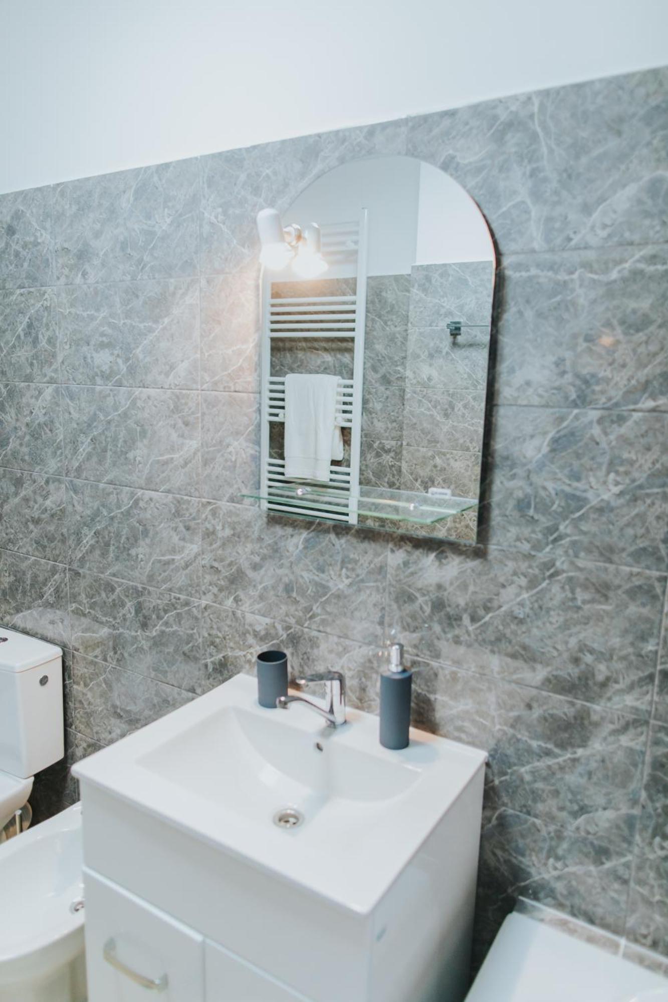 Alessandra-Aparthotel Piatra Neamţ Екстериор снимка